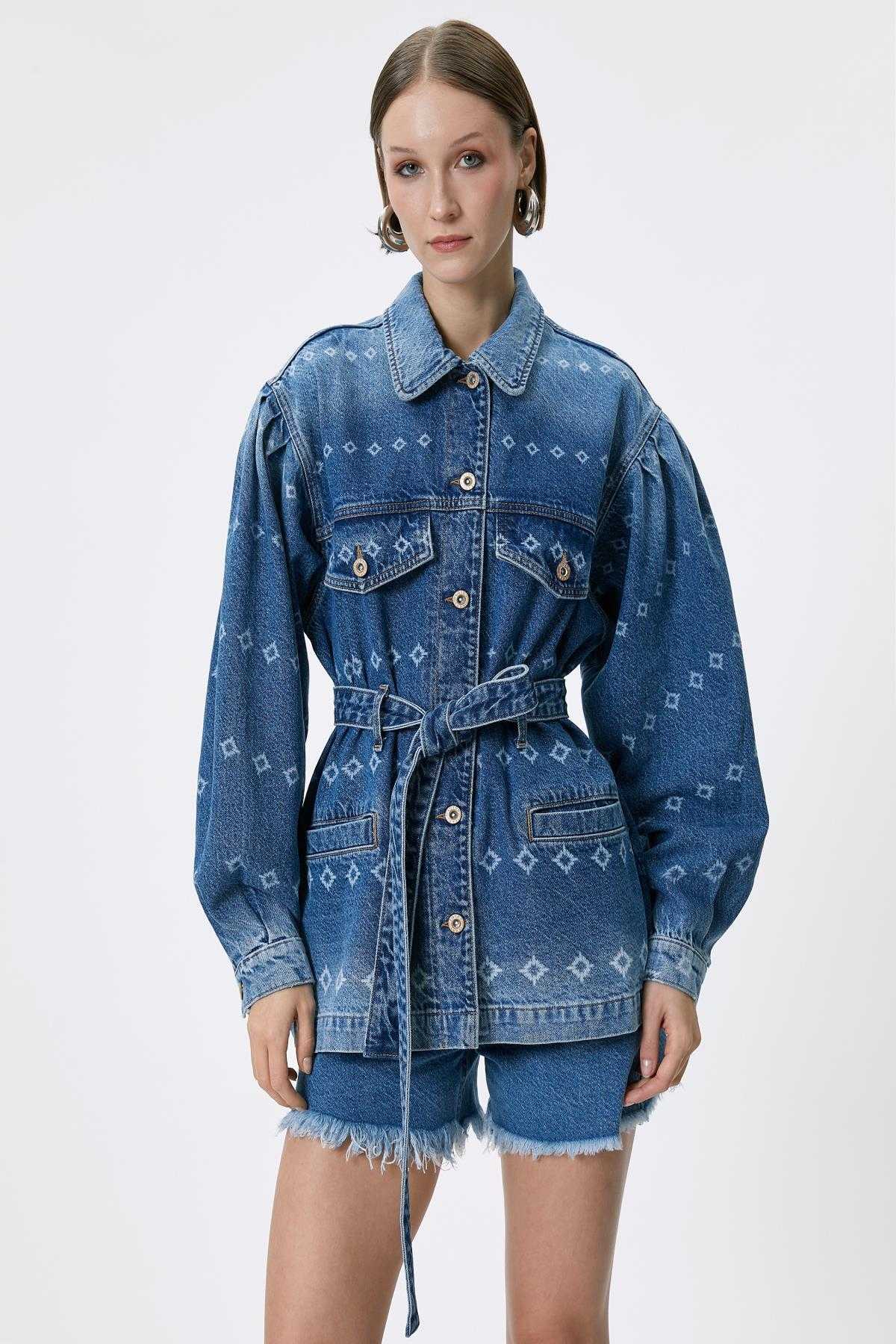 ژاکت جین بلند با جزئیات چاپ لیزری، کمربند، جیب، تناسب راحت