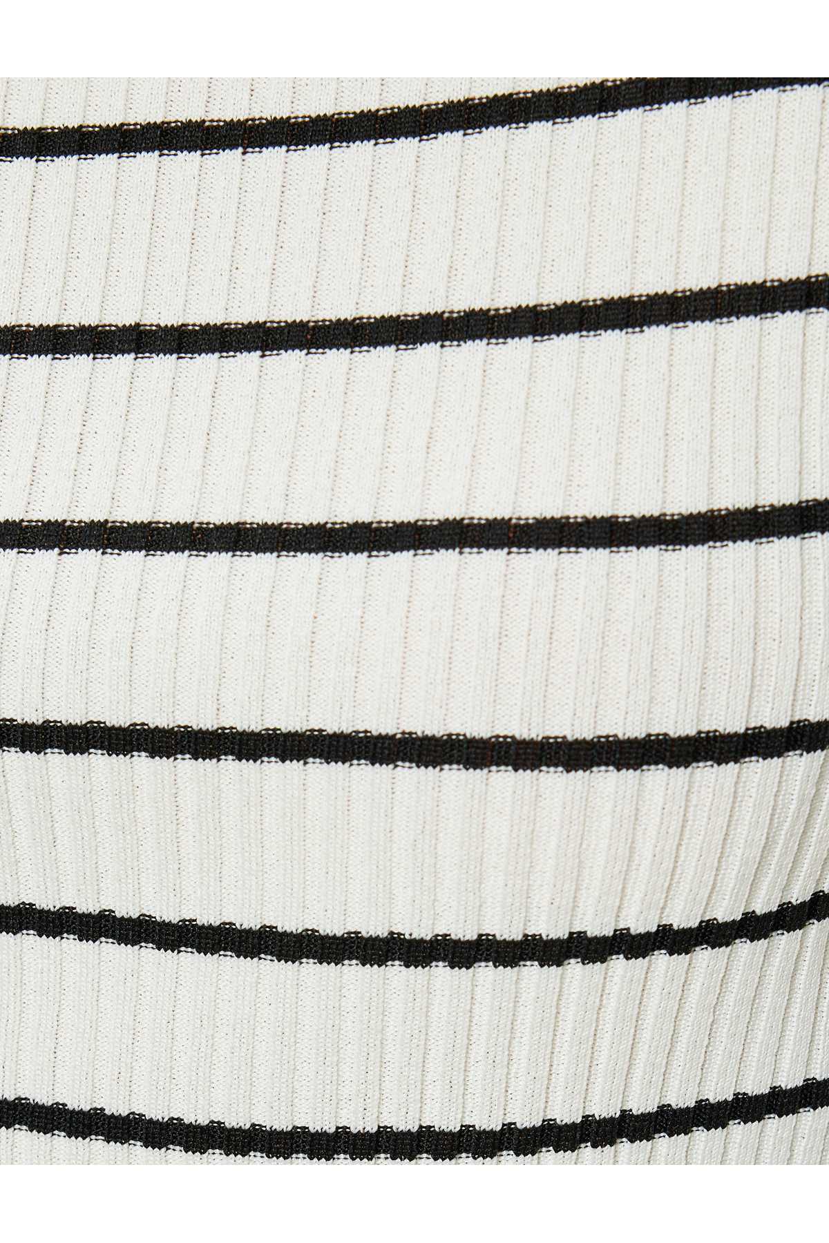 تیشرت آجدار آستین بلند یقه گرد