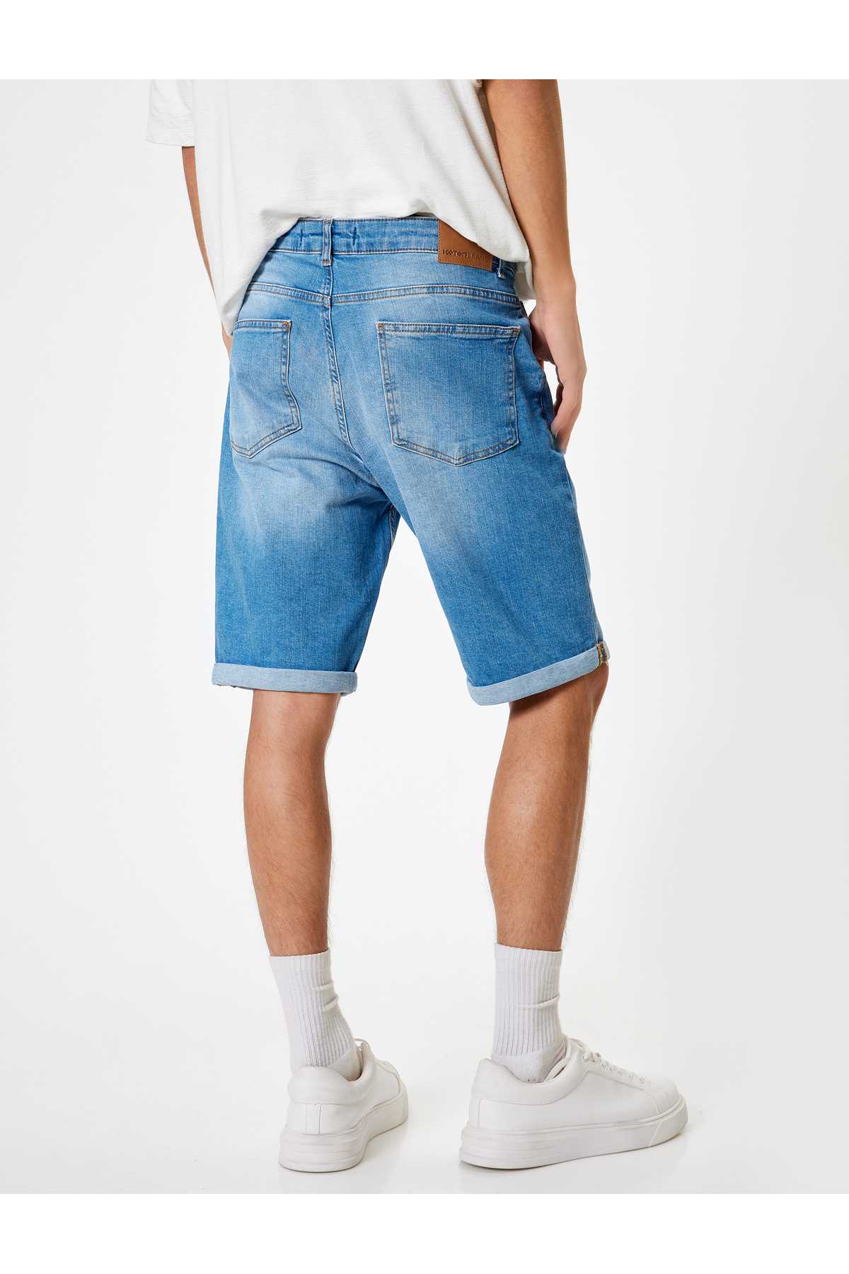 شلوارک جین باریک با دکمه کاف تاشو برمودا