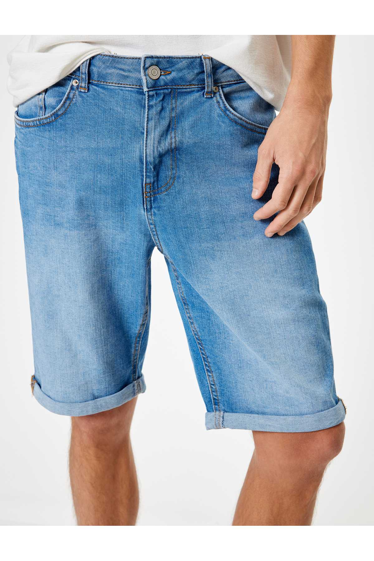 شلوارک جین باریک با دکمه کاف تاشو برمودا