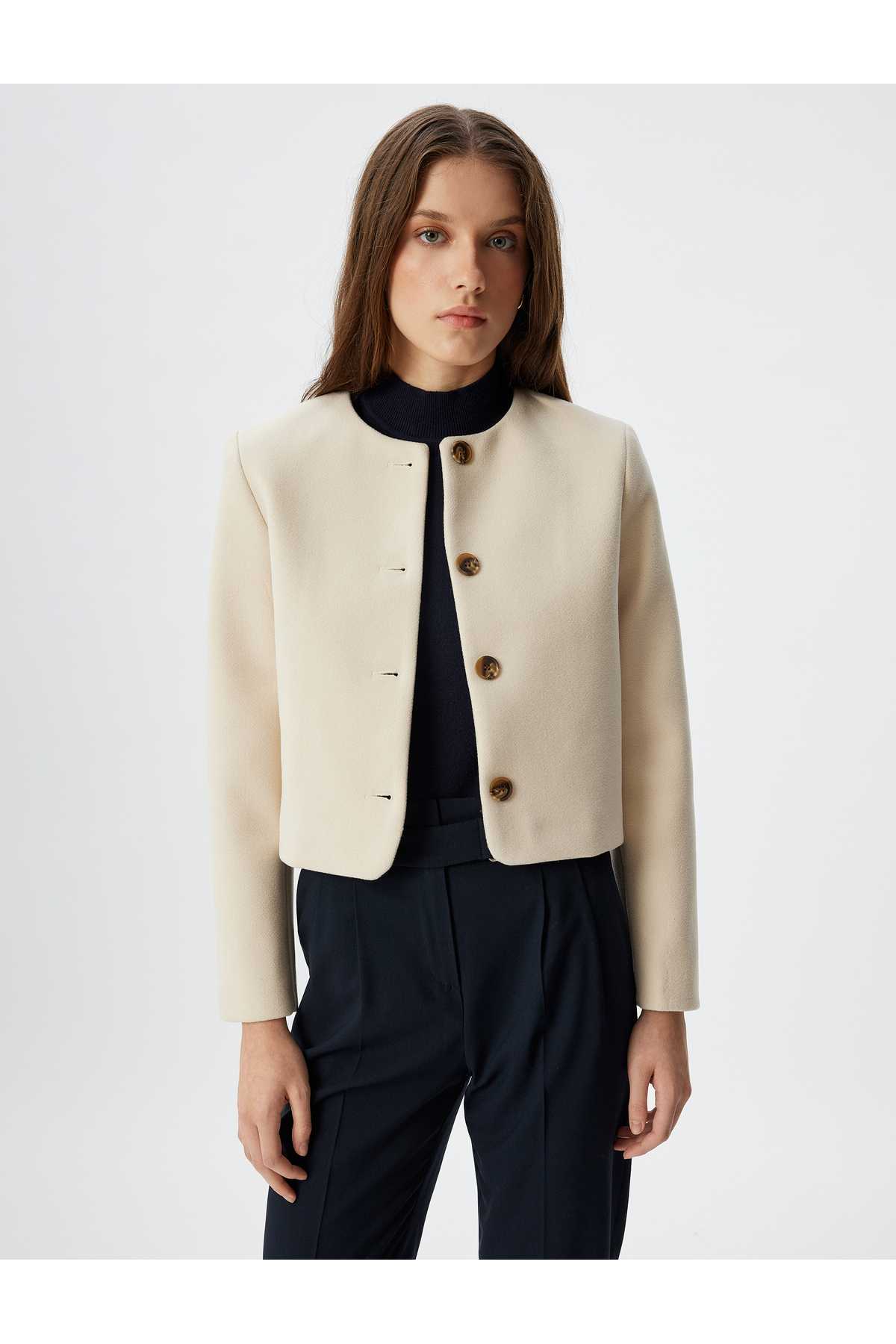 ژاکت کراپ بدون یقه دکمه دار آستین بلند