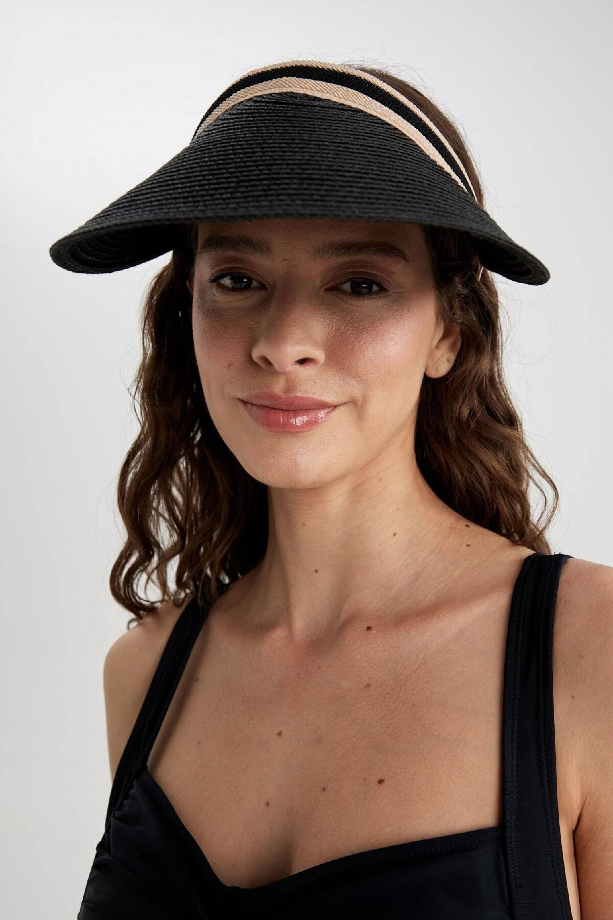 کلاه حصیری زنانه