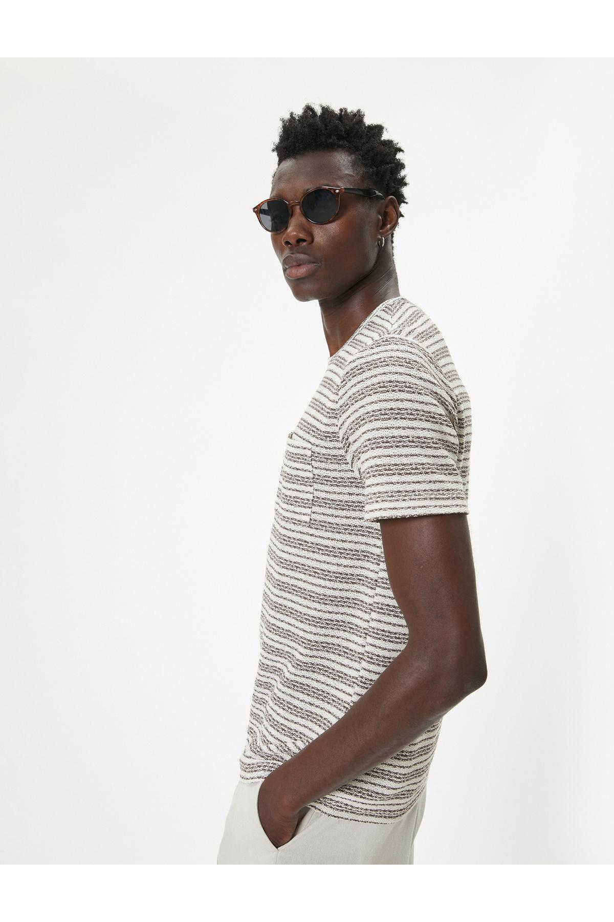 تیشرت راه راه آستین کوتاه جیبی با یقه خدمه