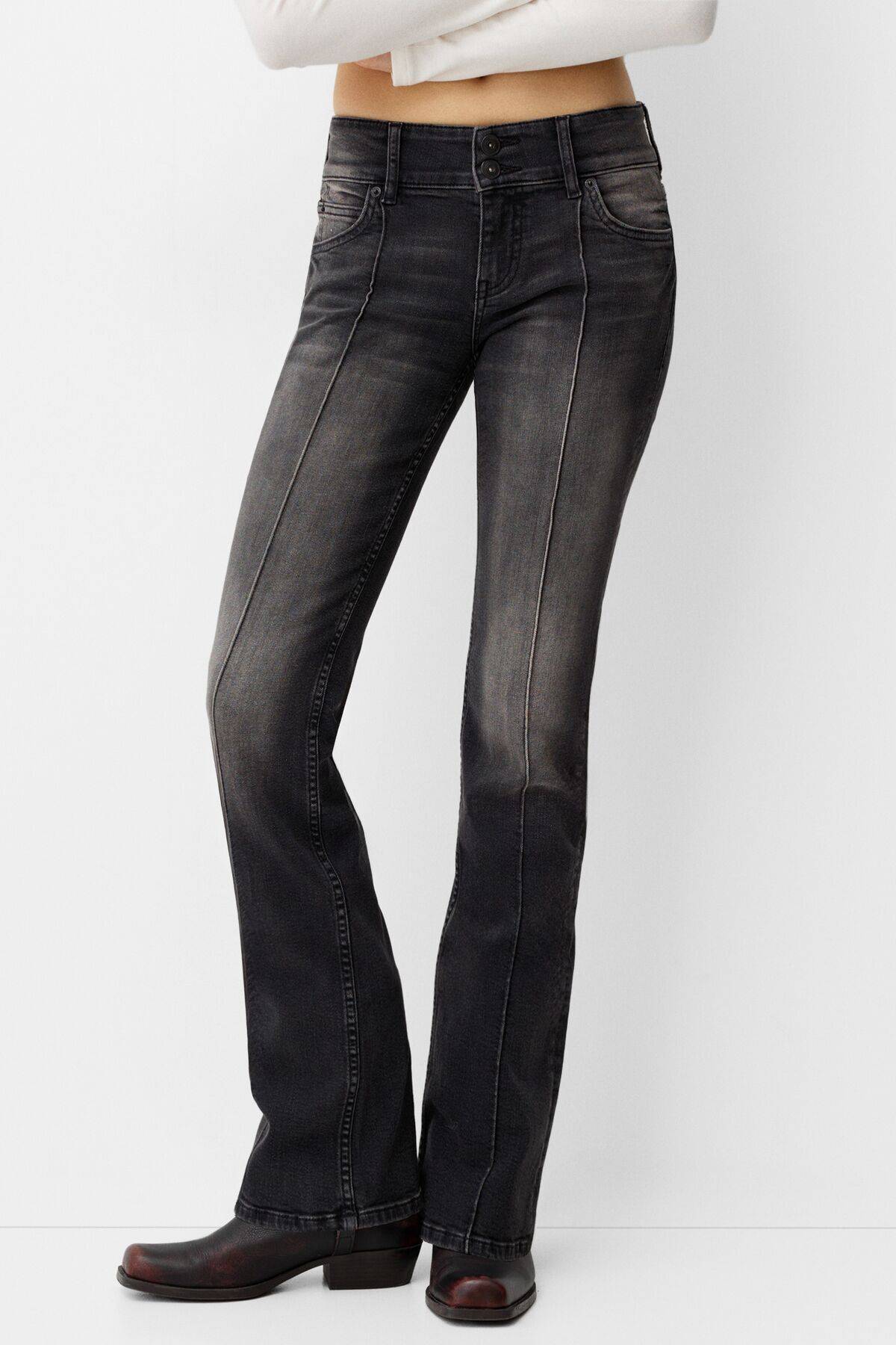 شلوار جین با کمر کوتاه