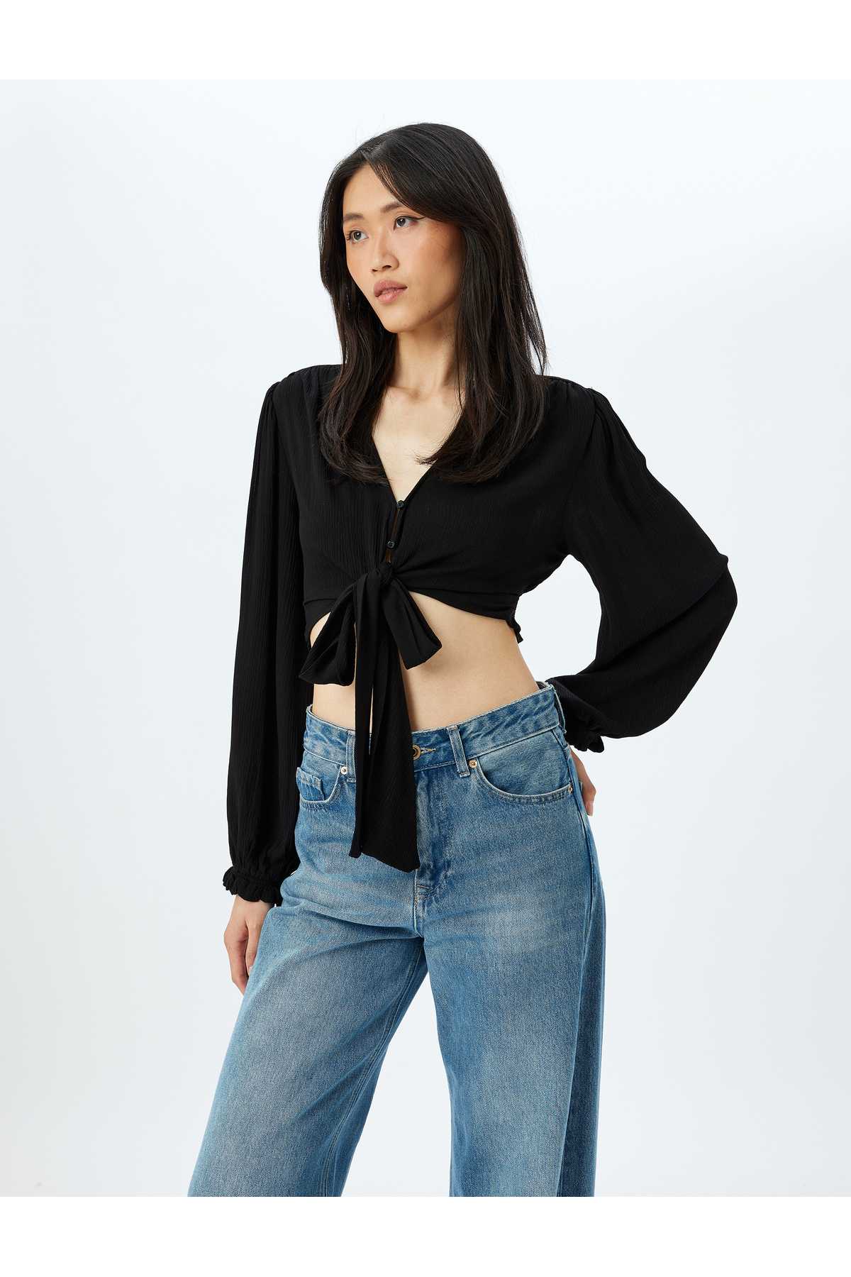 بلوز آستین بلند با جزئیات کراوات دکمه دار ویسکوز کراپ