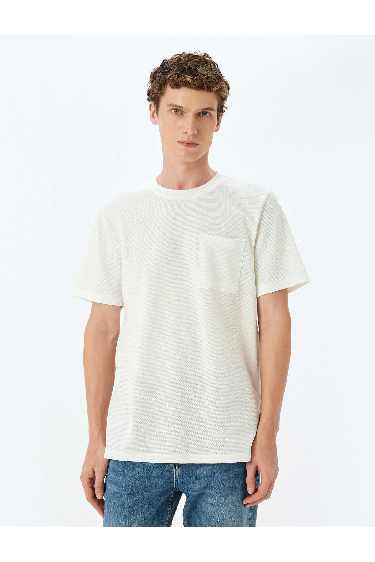 تیشرت آستین کوتاه پارچه ای با جنس یقه خدمه