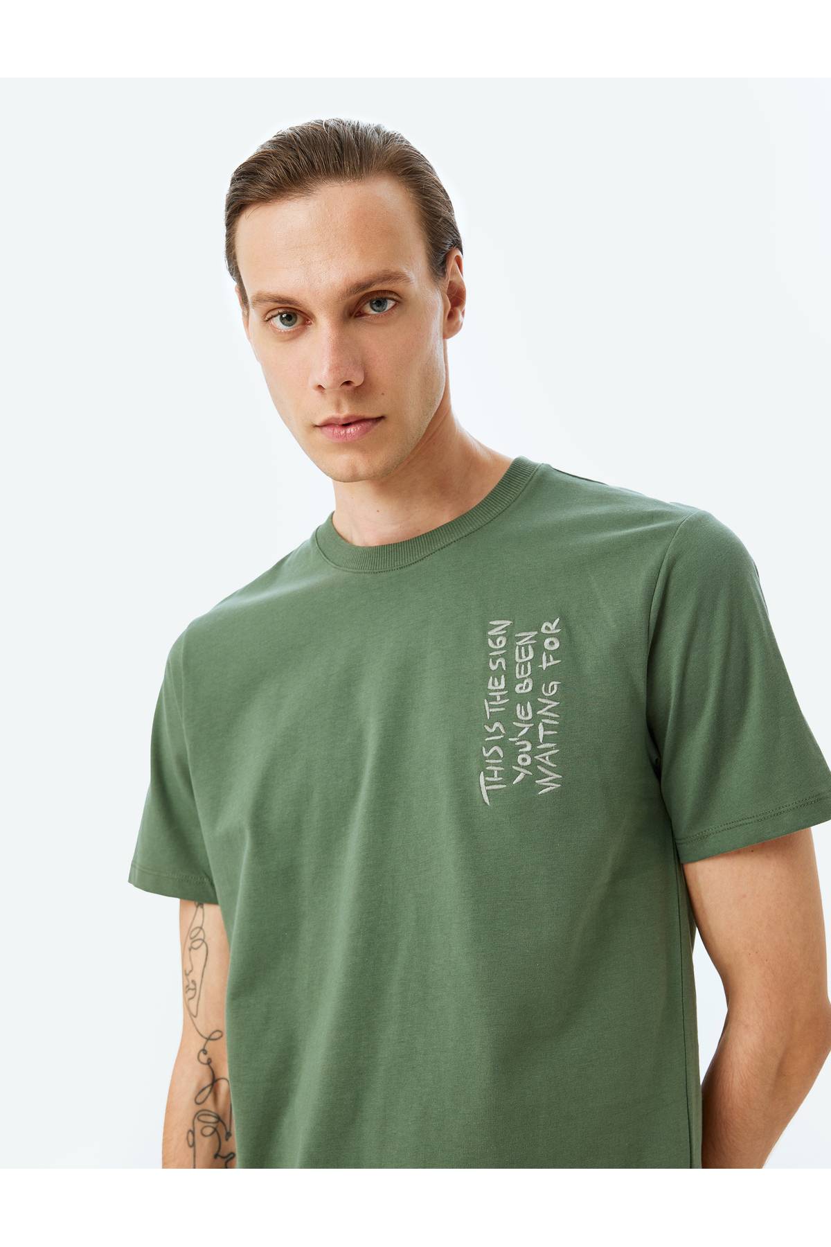 تیشرت چاپی شعار نخی آستین کوتاه یقه خدمه