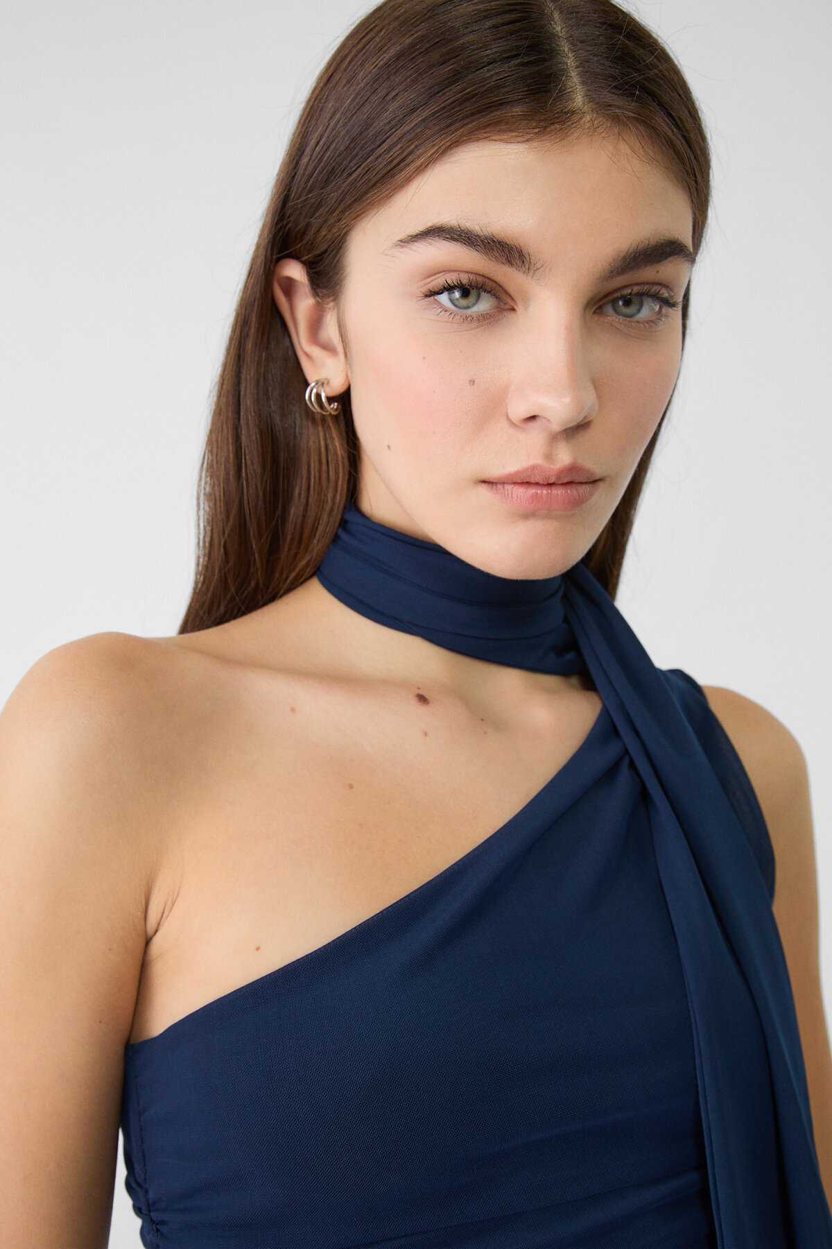 توپ لاله نامتقارن با روسری