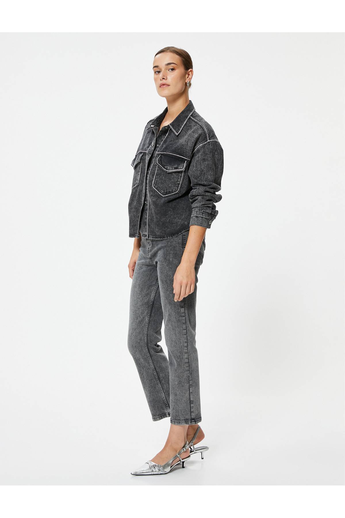 شلوار جین گشاد برش باریک با کمر استاندارد