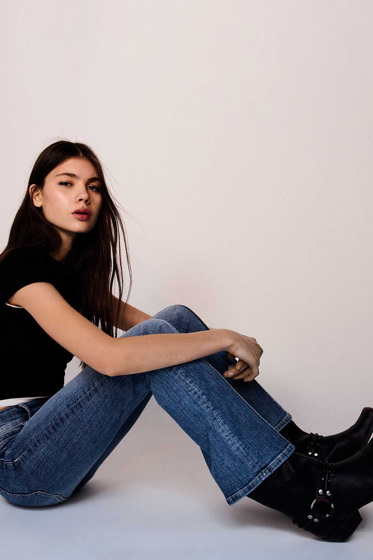 شلوار جین با کمر کوتاه