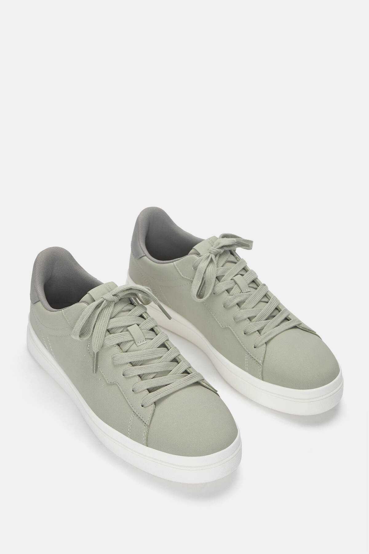 کفش های کتانی معمولی