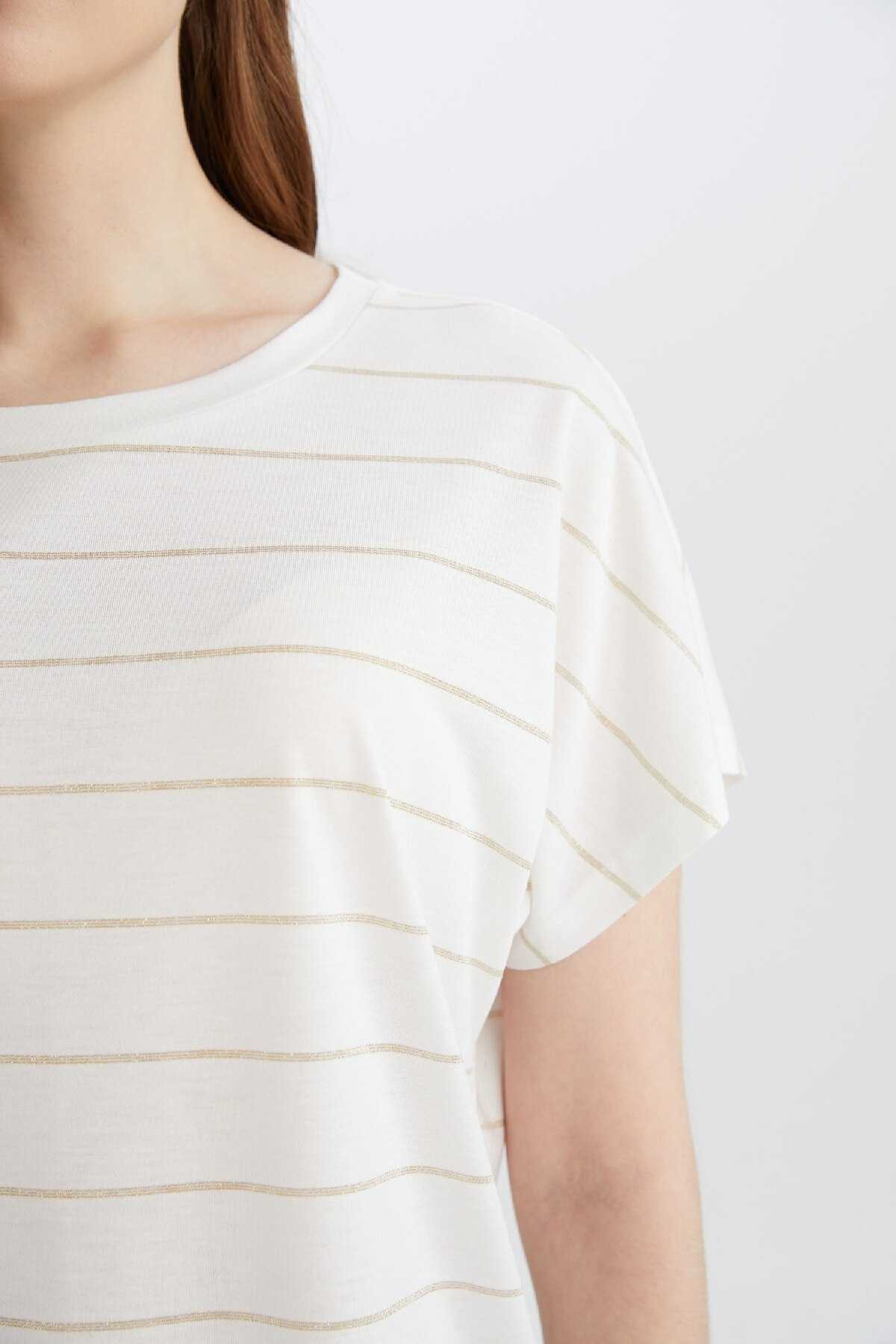 تیشرت آستین کوتاه یقه خدمه