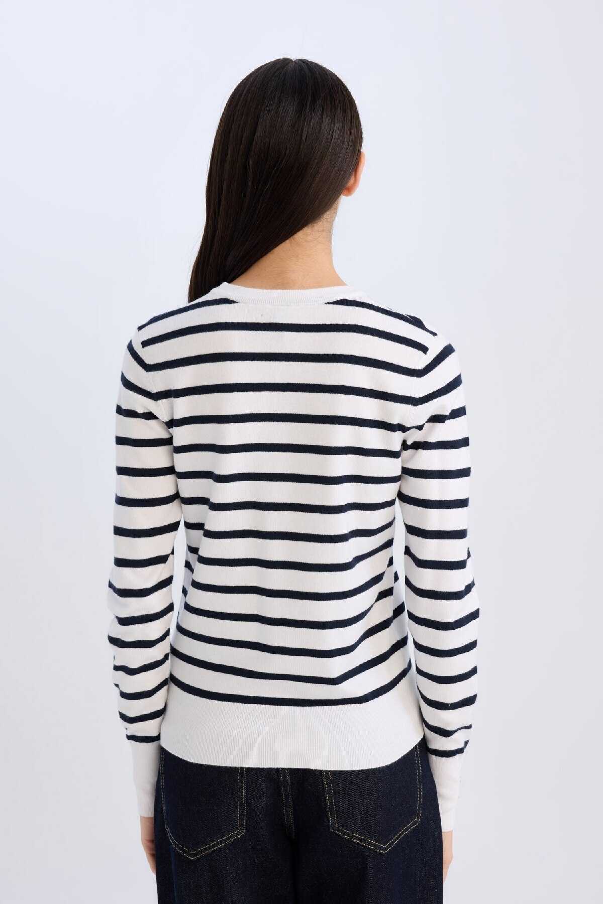 ژاکت بافتنی یقه راه راه معمولی