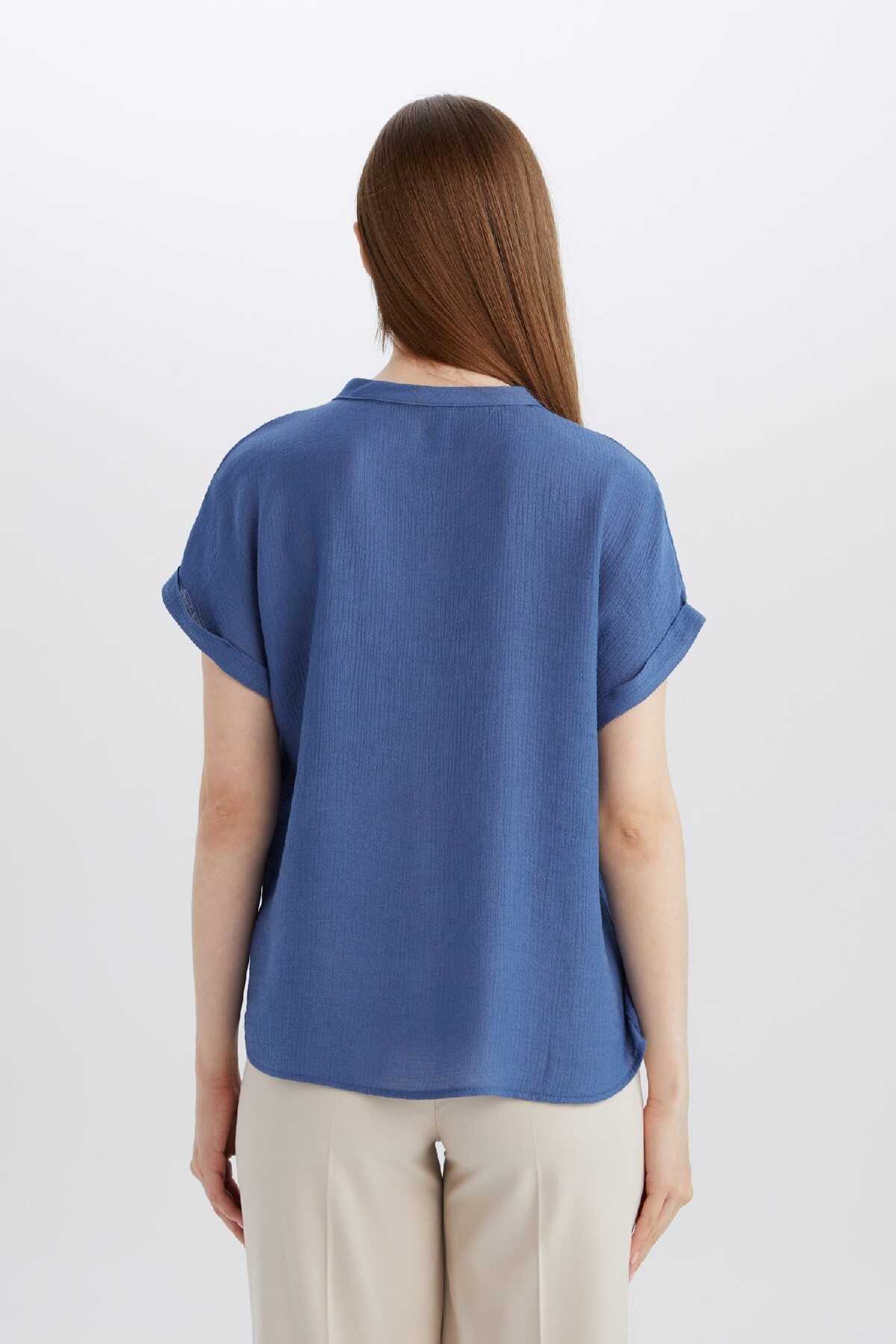 بلوز آستین کوتاه ساده یقه باز معمولی متناسب