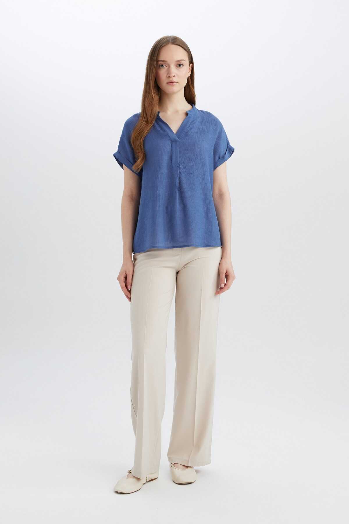 بلوز آستین کوتاه ساده یقه باز معمولی متناسب