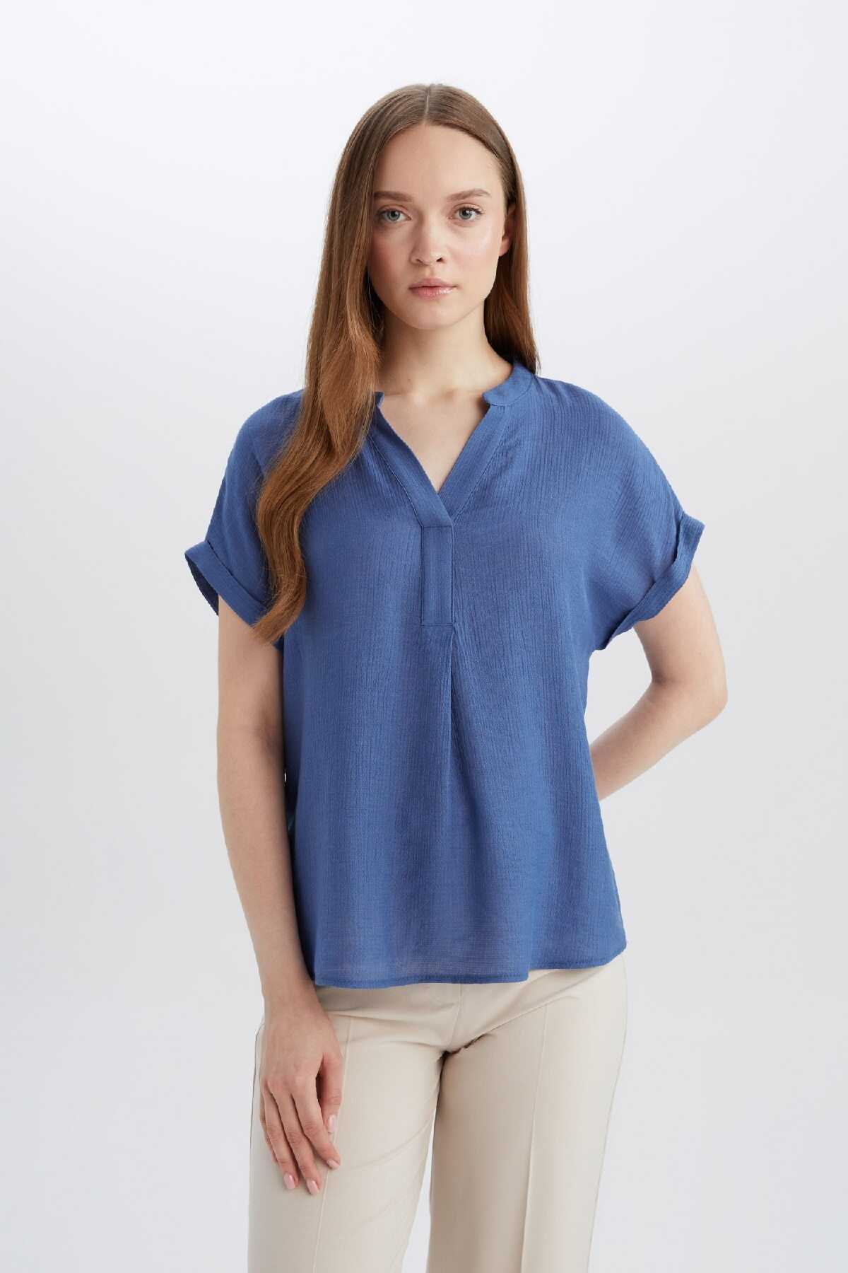 بلوز آستین کوتاه ساده یقه باز معمولی متناسب