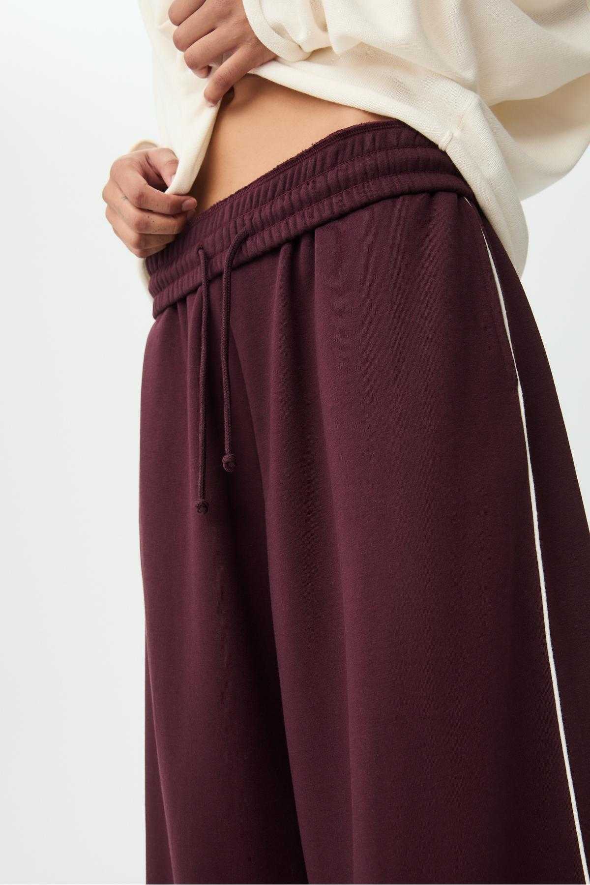 شلوار نخی گشاد با جزئیات راه راه