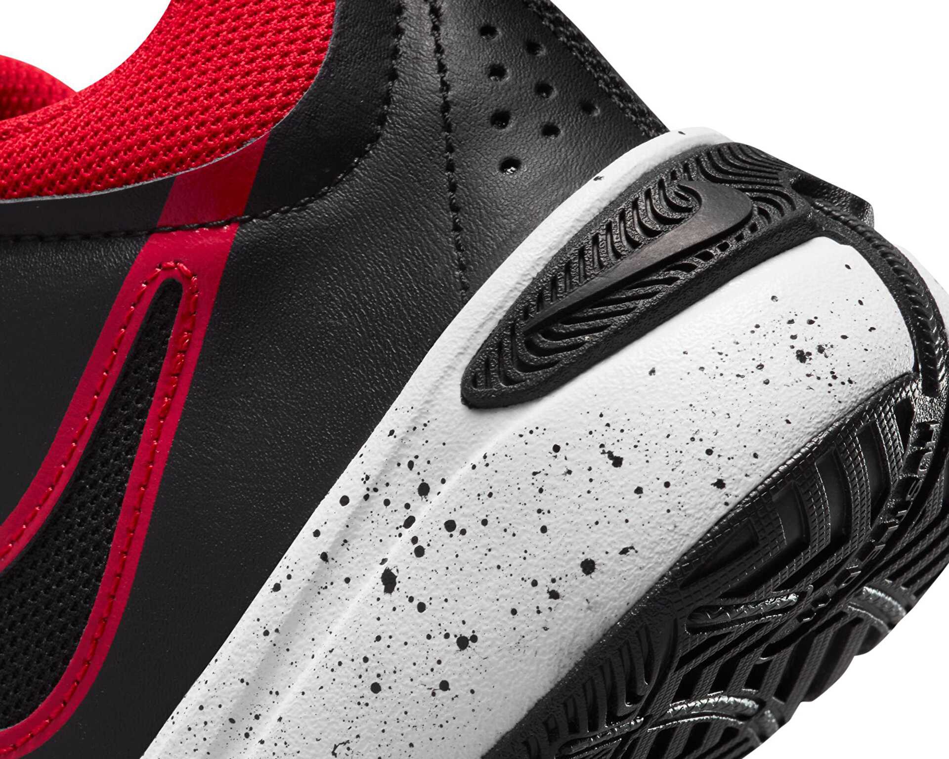 کفش بسکتبال جوانان Team Hustle D 11