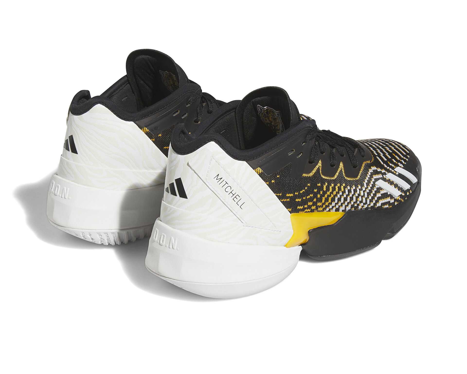 کفش های بسکتبال D.O.N. Issue 4