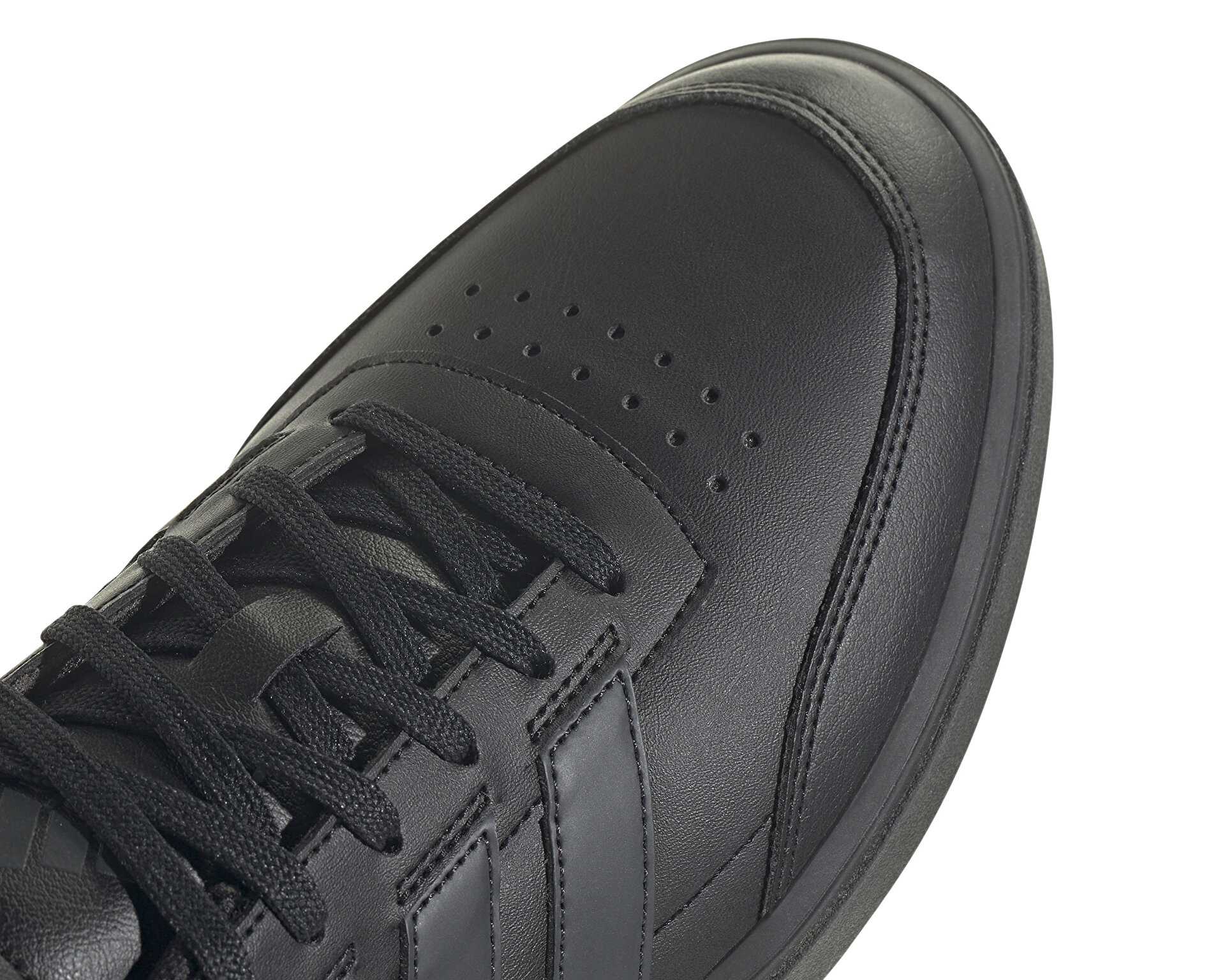 کفش های روزانه Adidas Courtblock