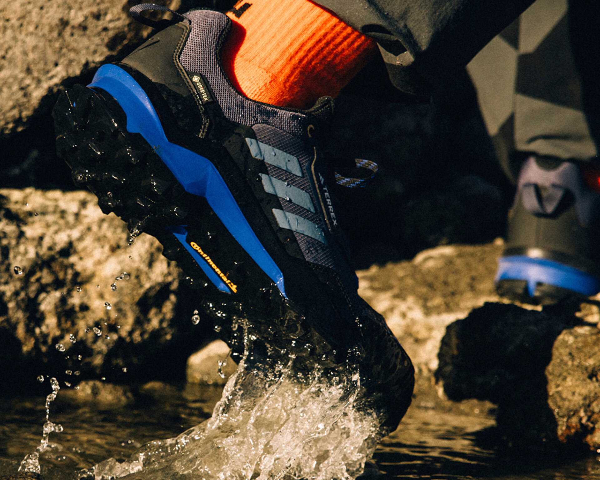 کفش های فضای باز Terrex Ax4 Gtx W